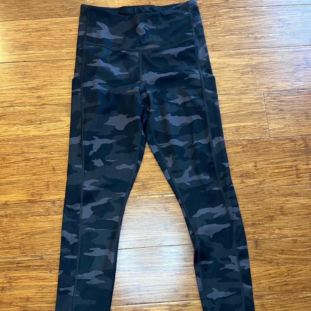 Athleta Ultimate Camo 7/8 tight